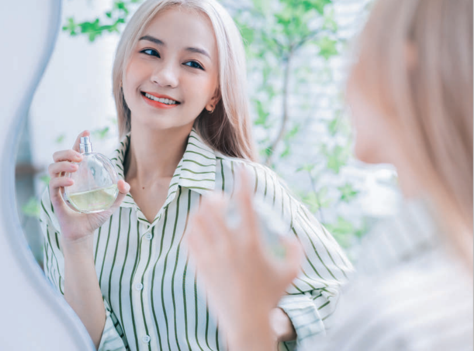 香水的繁榮第一部分:解開(kāi)這一令人驚訝的彈性增長(zhǎng)類(lèi)消費(fèi)品背后的市場(chǎng)驅(qū)動(dòng)力 香水的繁榮第一部分:解開(kāi)這一令人驚訝的彈性增長(zhǎng)類(lèi)消費(fèi)品背后的市場(chǎng)驅(qū)動(dòng)力