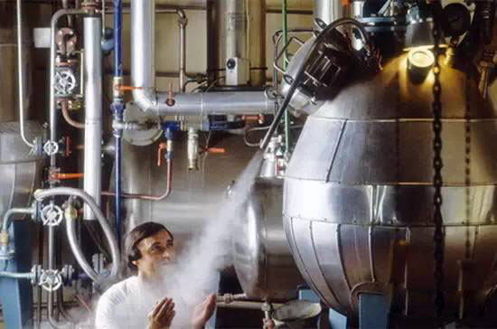 以“鼻"聞名的大牌調香師 以“鼻"聞名的大牌調香師