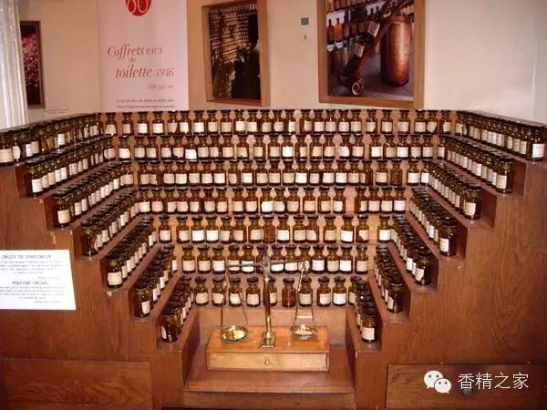 調(diào)香師工作臺(tái)的秘密 調(diào)香師工作臺(tái)的秘密