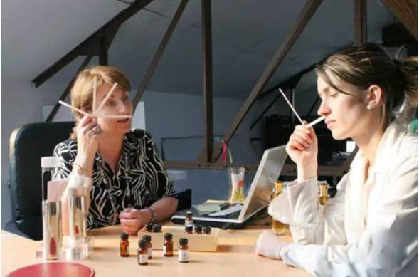 如何通過聞香訓(xùn)練鼻子？