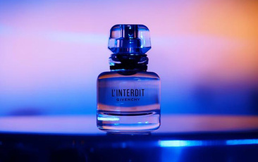 什么香水好聞?dòng)殖志茫?/></em><b>什么香水好聞?dòng)殖志茫?/b></a><p>無(wú)論是日常通勤還是約會(huì)，香水都是女性朋友們必不可少的時(shí)尚單品。而選擇一款適合自己的香水不僅可以提升氣質(zhì)和品味，還可以讓人心情愉悅。正所謂“聞香識(shí)人”說(shuō)的就是這個(gè)......</p></li><li><a href=