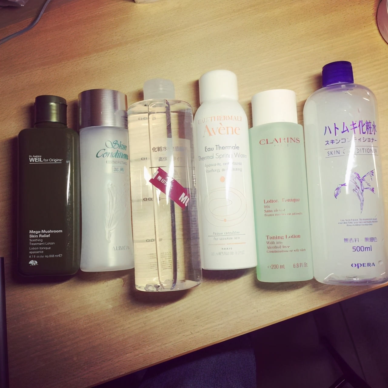 化妝水的“百用”技巧，教你如何讓化妝水好用到“一滴都不?！保?/></em><b>化妝水的“百用”技巧，教你如何讓化妝水好用到“一滴都不?！保?/b></a><p>哈嘍哈嘍，大家好！我是Seven 我是你們的Seven，其實對于護膚這件事來說，每一步都存在著屬于每一步的細(xì)節(jié)之處，就比如洗面奶就具有不可替代的清潔性以及方便性......</p></li><li><a href=